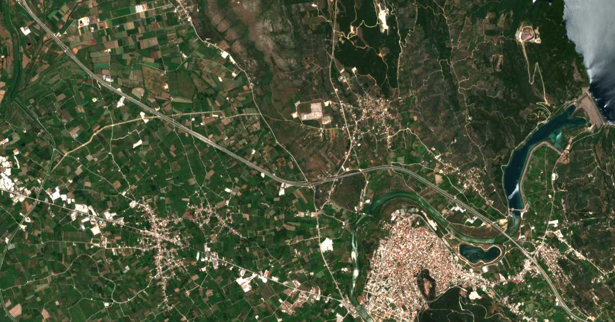 Satellitenkarte von Skamniá