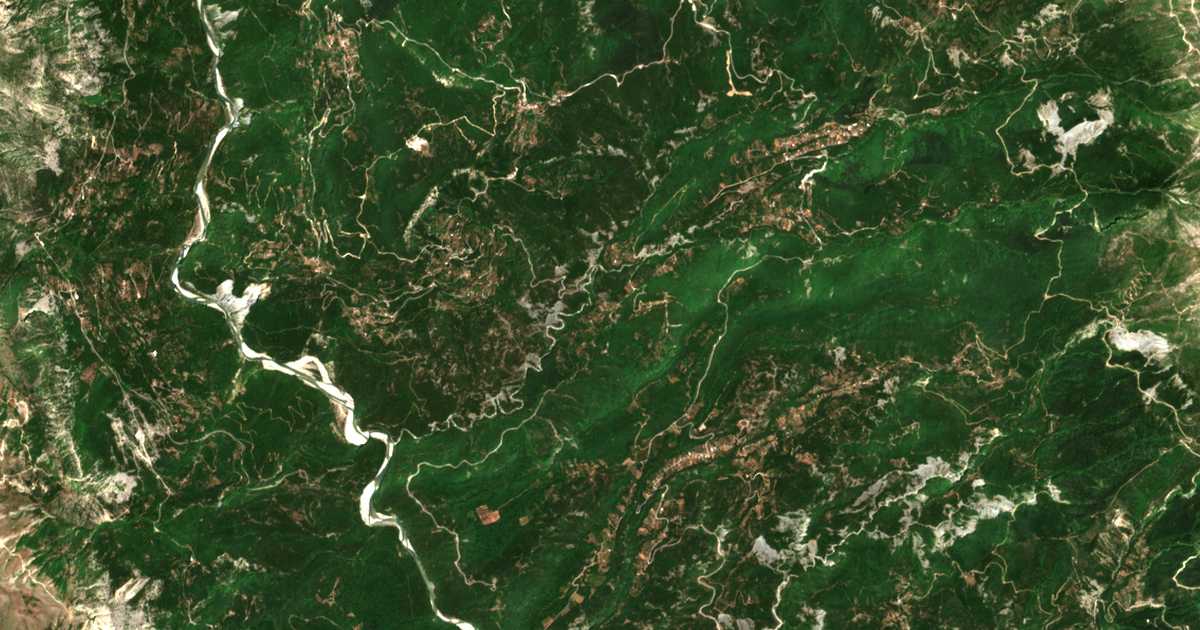 Satellitenkarte von Makrýkampos