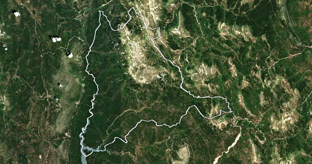 Satellitenbild mit eingezeichneter Grenze: Dímos Kentrikón Tzoumérkon