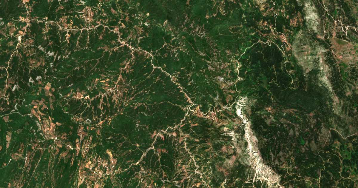 Satellitenkarte von Agía Paraskeví