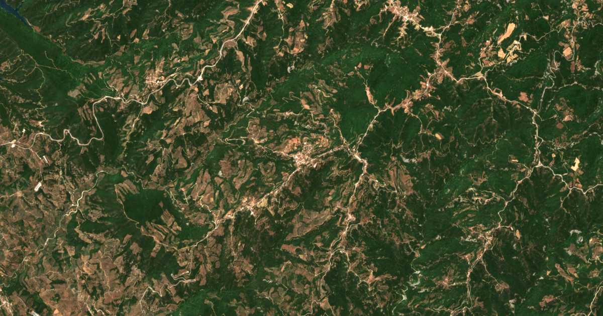 Satellitenkarte von Áno Pétra
