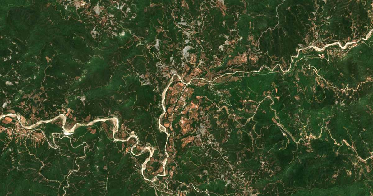 Satellitenkarte von Epáno Sési