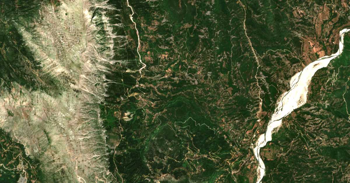 Satellitenkarte von Krýa Vrýsi