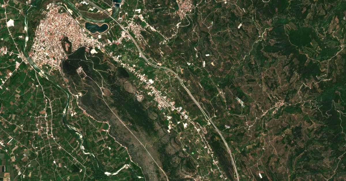 Satellitenkarte von Áno Ágioi Anárgyroi
