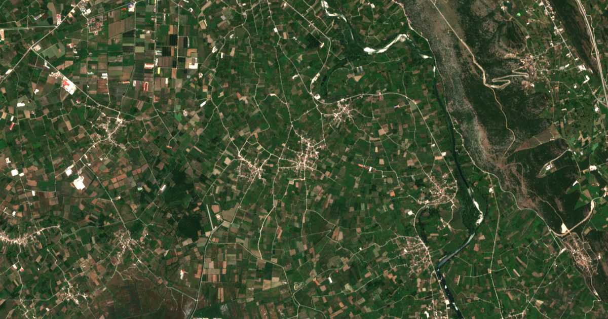 Satellitenkarte von Agía Paraskeví