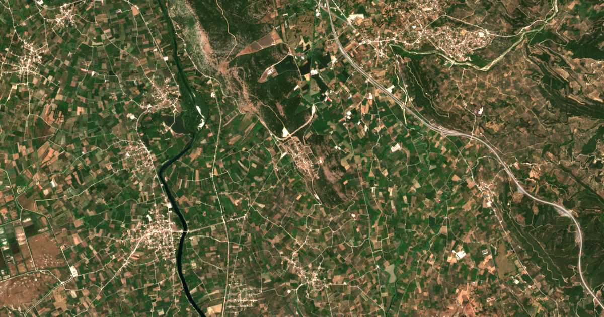 Satellitenkarte von Peránthi