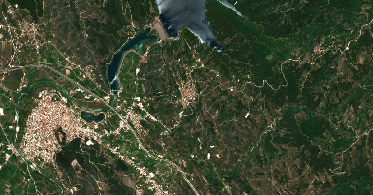 Satellitenkarte von Péta