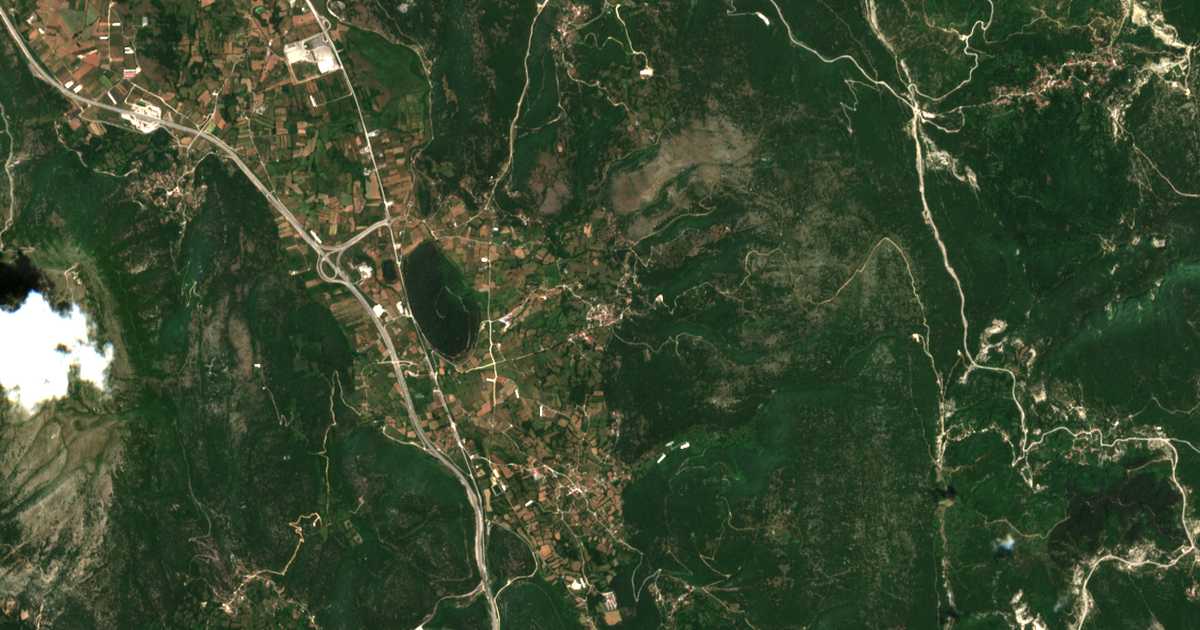 Satellitenkarte von Avgón