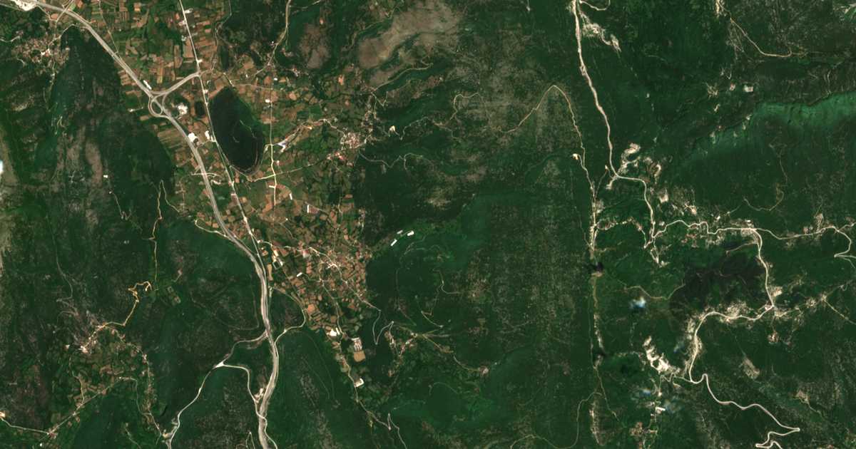 Satellitenkarte von Káto Kryfovón