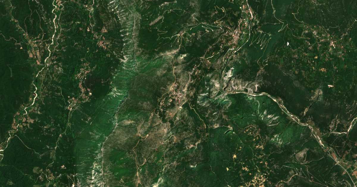 Satellitenkarte von Káto Mousiotítsa