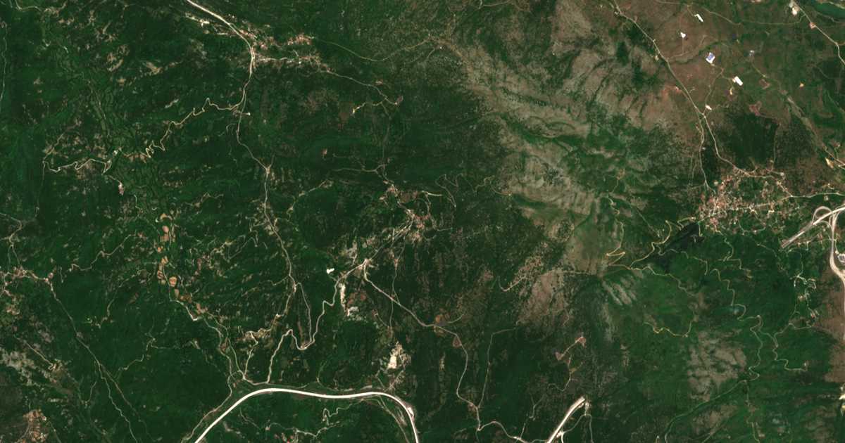 Satellitenkarte von Kostániani