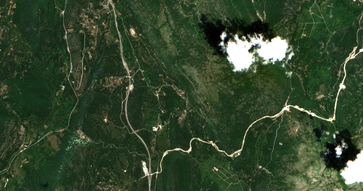 Satellitenkarte von Pestá