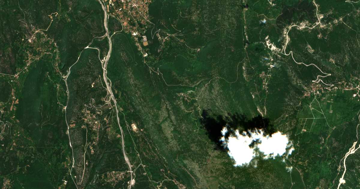 Satellitenkarte von Ravénia