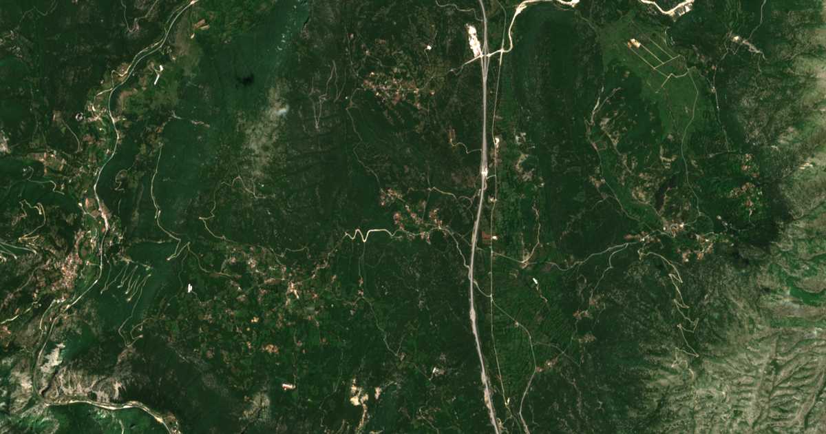 Satellitenkarte von Varlaám