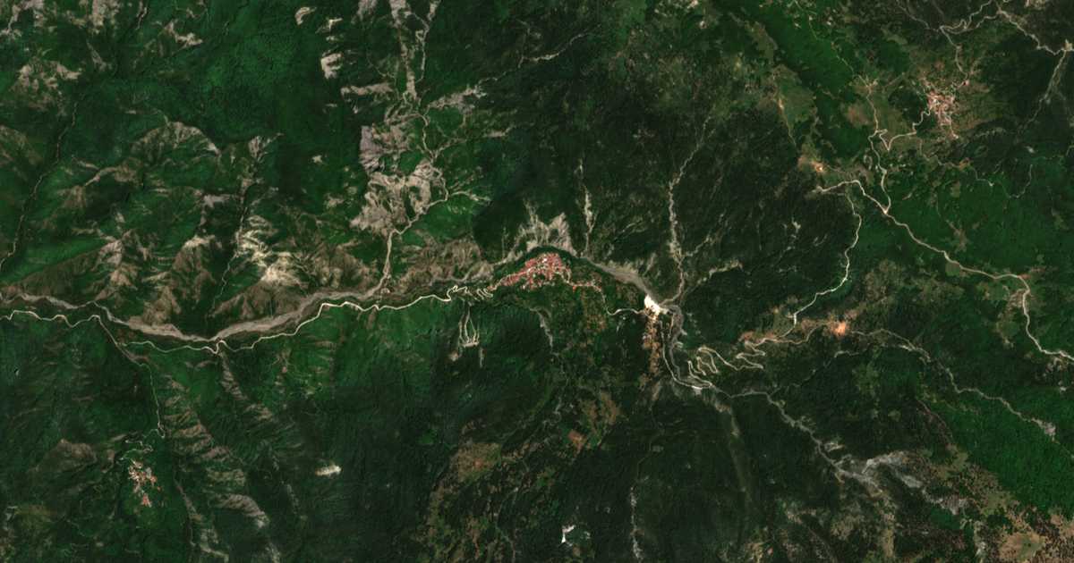 Satellitenkarte von Agía Paraskeví
