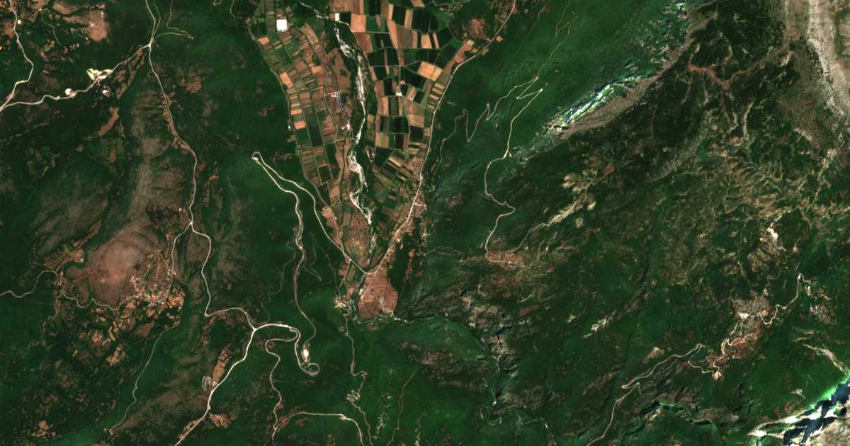 Satellitenkarte von Kalývia