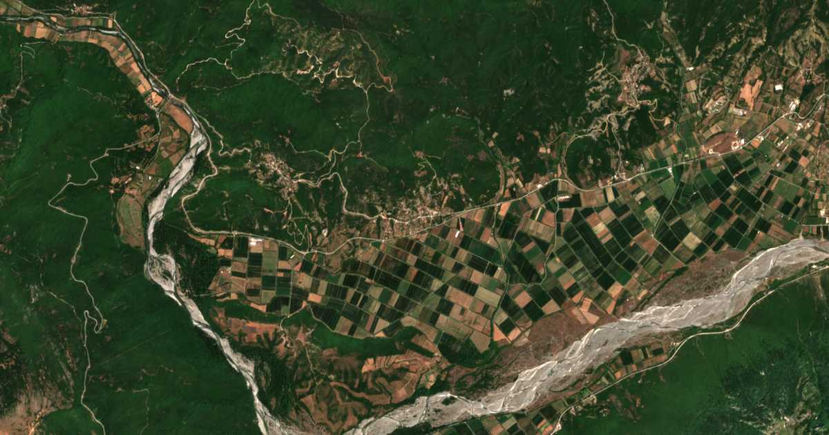 Satellitenkarte von Mázion