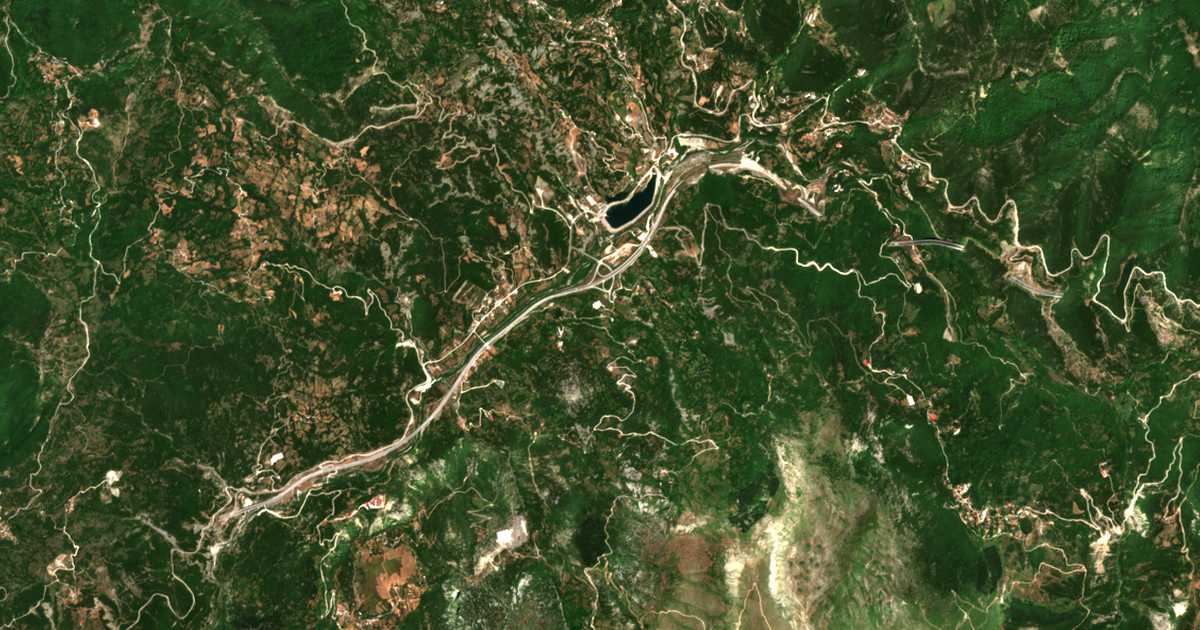 Satellitenkarte von Néo Gerakári