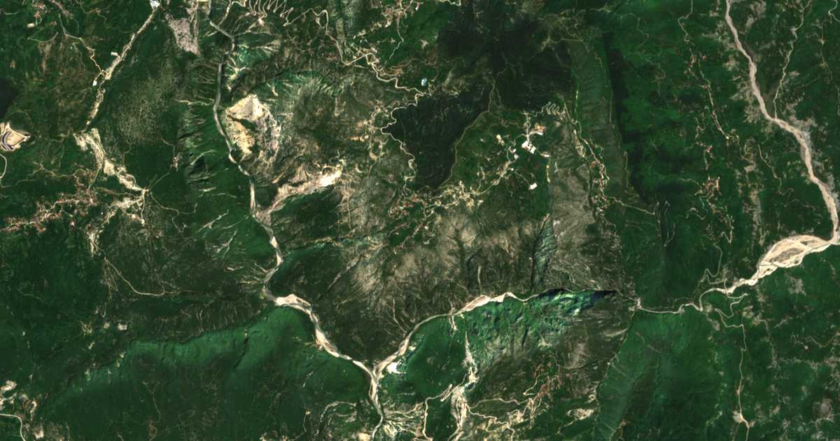 Satellitenkarte von Chouliarádes