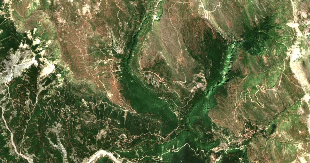 Satellitenkarte von Kalarrytes