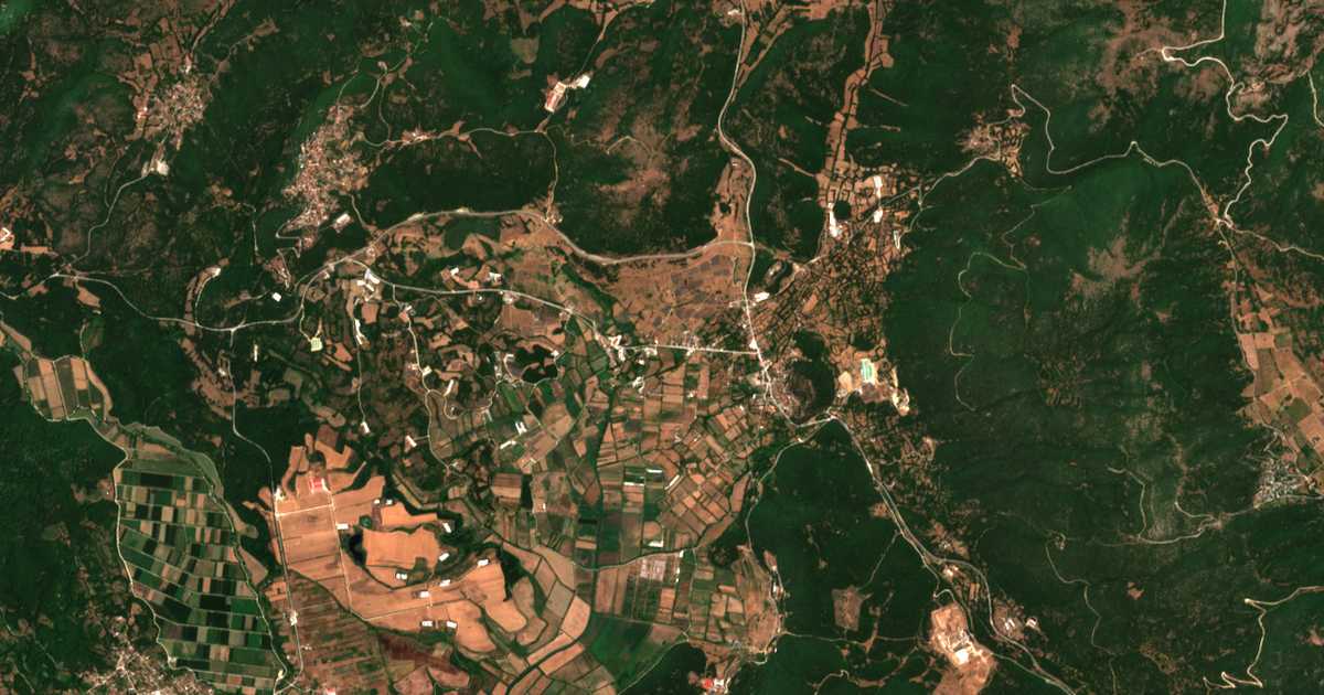 Satellitenkarte von Ágios Geórgios Dolianón