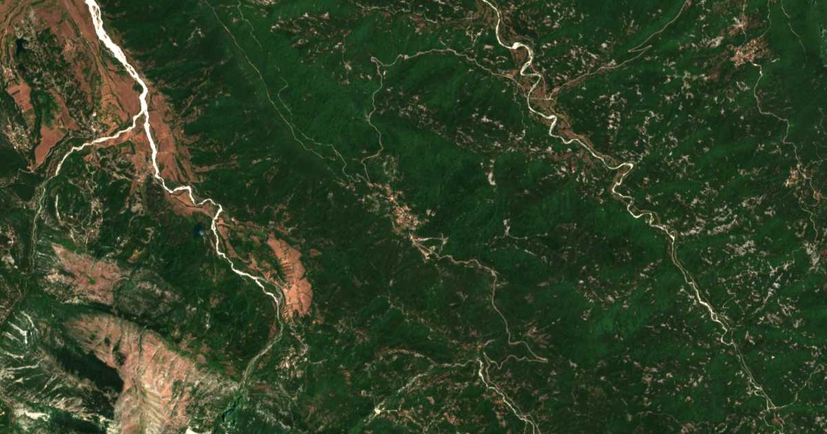 Satellitenkarte von Kastaní