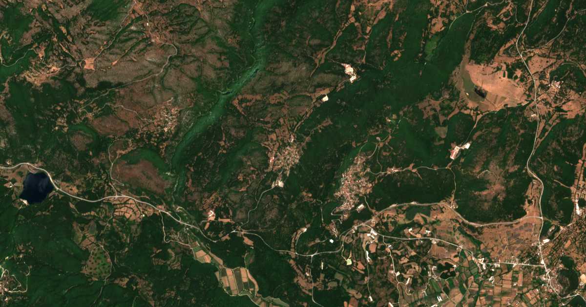 Satellitenkarte von Káto Ravénia