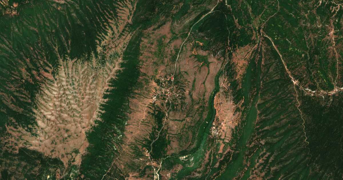 Satellitenkarte von Pogonianí
