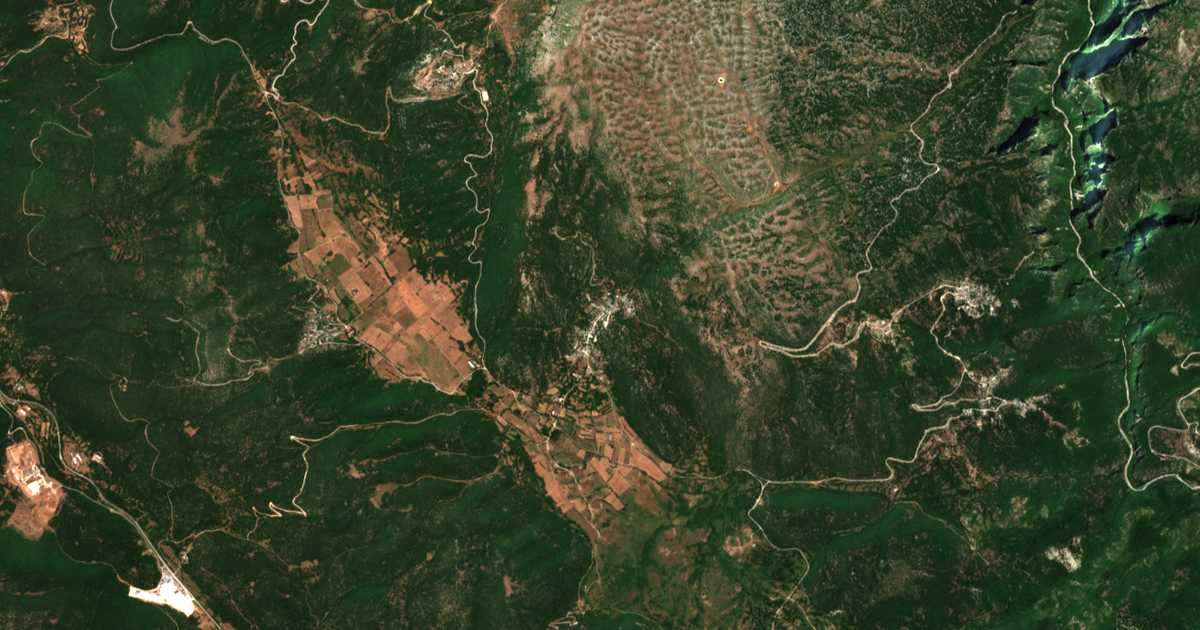 Satellitenkarte von Áno Pediná