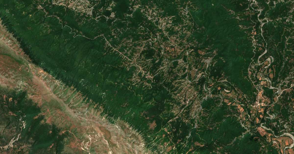 Satellitenkarte von Kavallárion