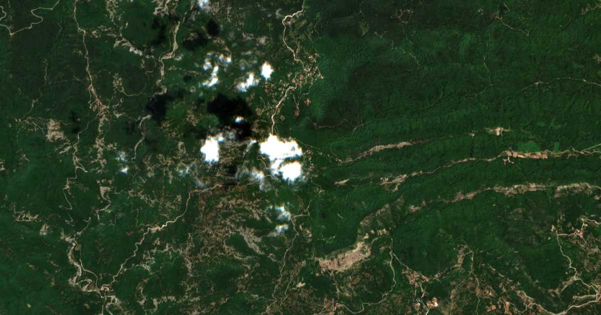 Satellitenkarte von Trístenon