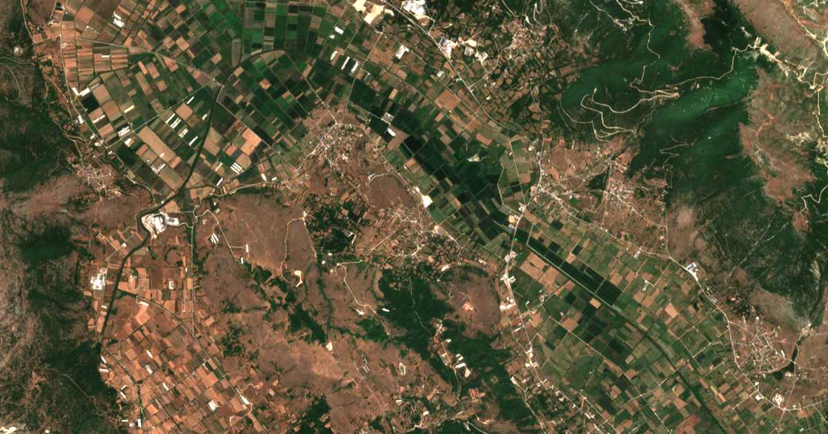 Satellitenkarte von Áno Lapsísta