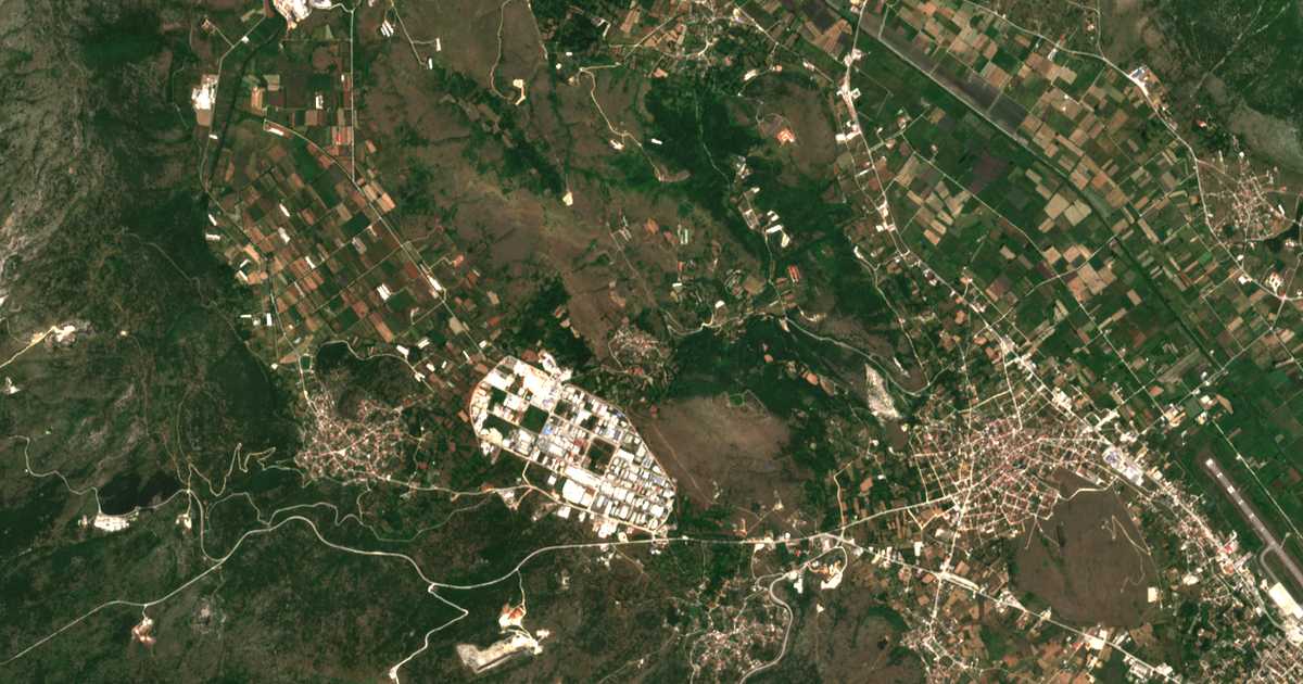 Satellitenkarte von Méga Gardíkion