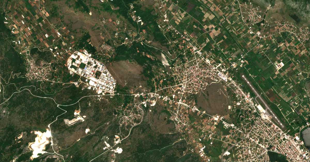 Satellitenkarte von Mikró Gardíki