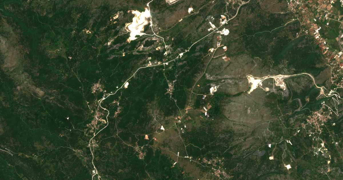 Satellitenkarte von Petrálona