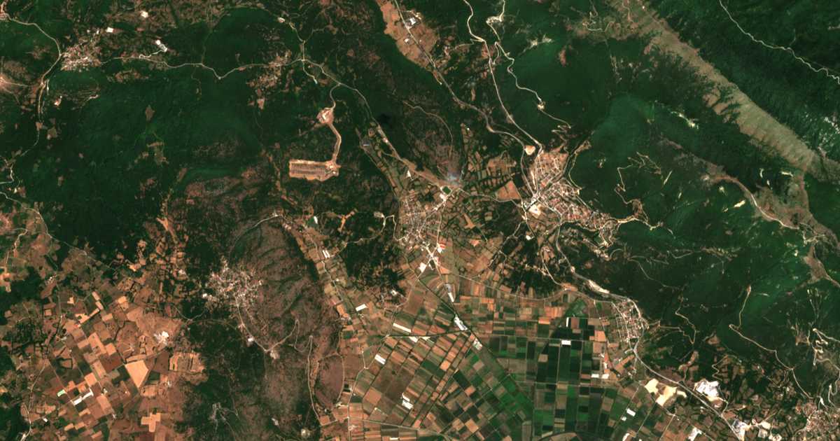 Satellitenkarte von Petsálion