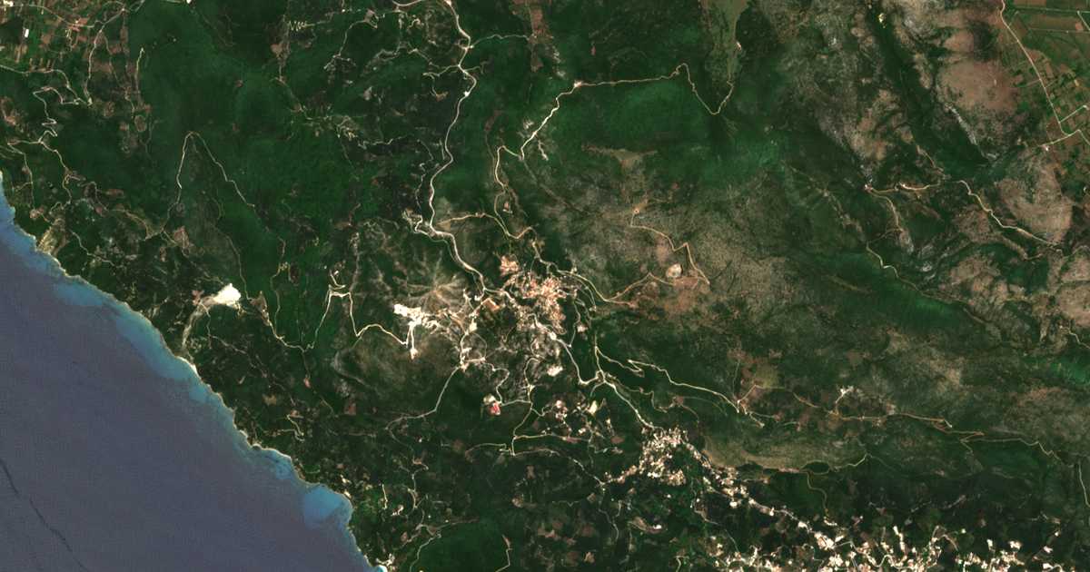 Satellitenkarte von Agia