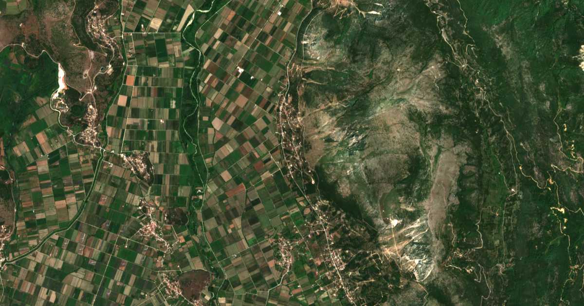 Satellitenkarte von Mouzakaíika