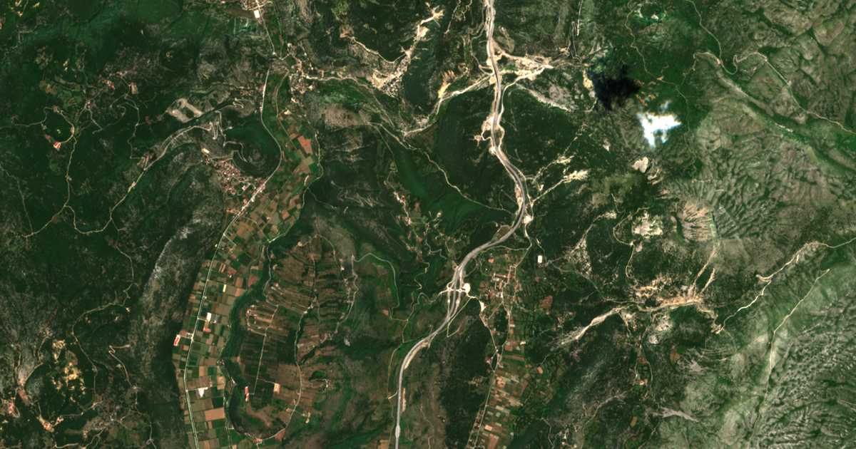 Satellitenkarte von Tsagkarópoulon