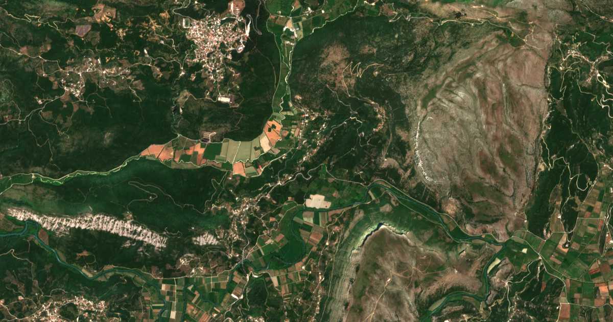 Satellitenkarte von Elaía
