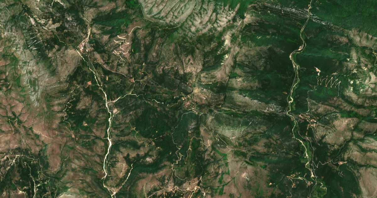 Satellitenkarte von Plaísion