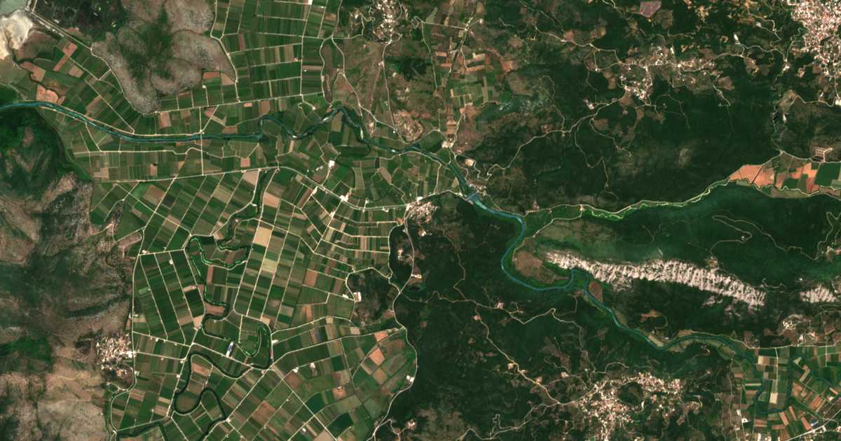 Satellitenkarte von Rágion
