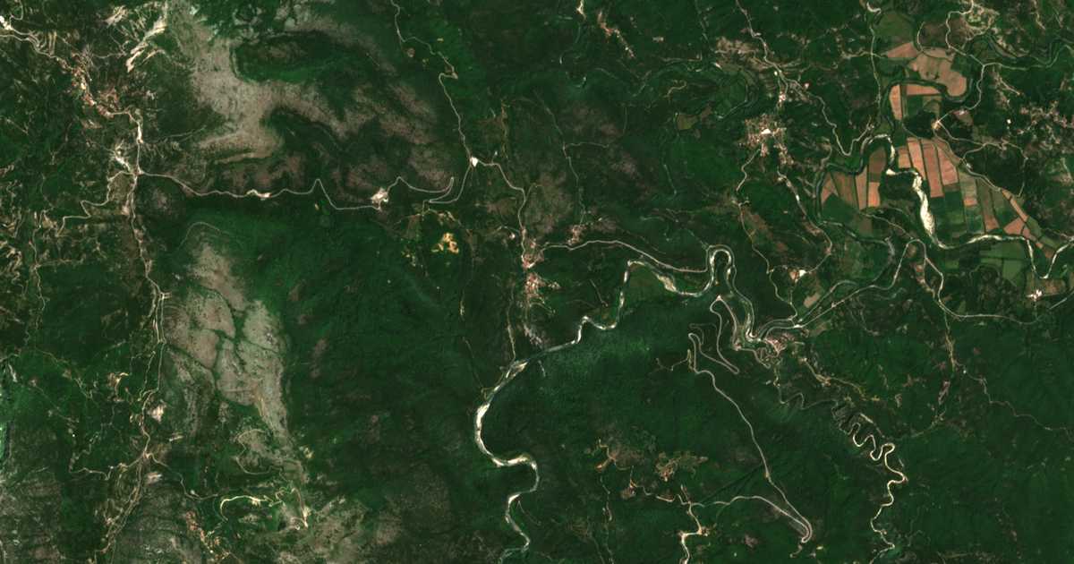 Satellitenkarte von Ravení