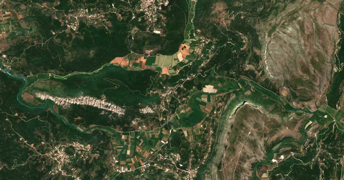 Satellitenkarte von Vrysélla