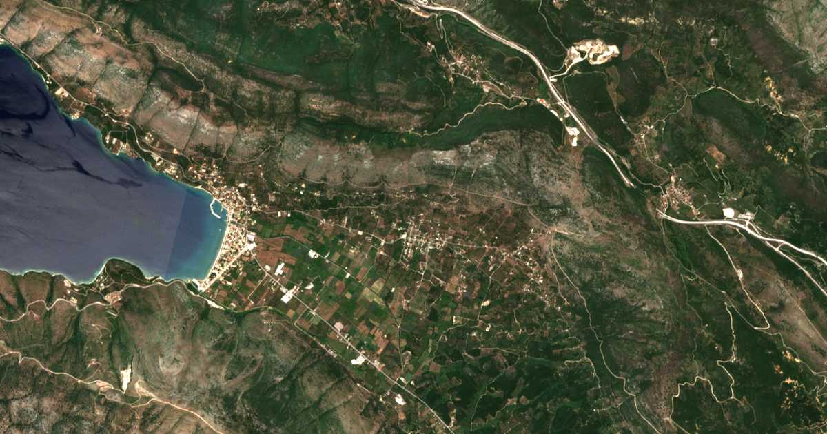 Satellitenkarte von Faskomiliá