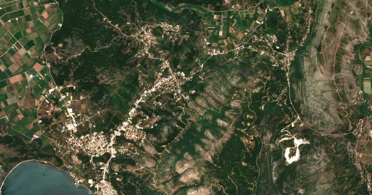 Satellitenkarte von Mavroúdion