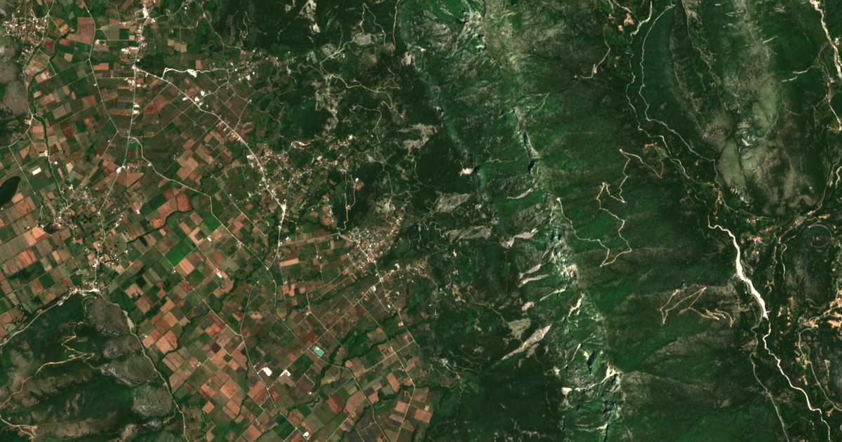 Satellitenkarte von Kamínion