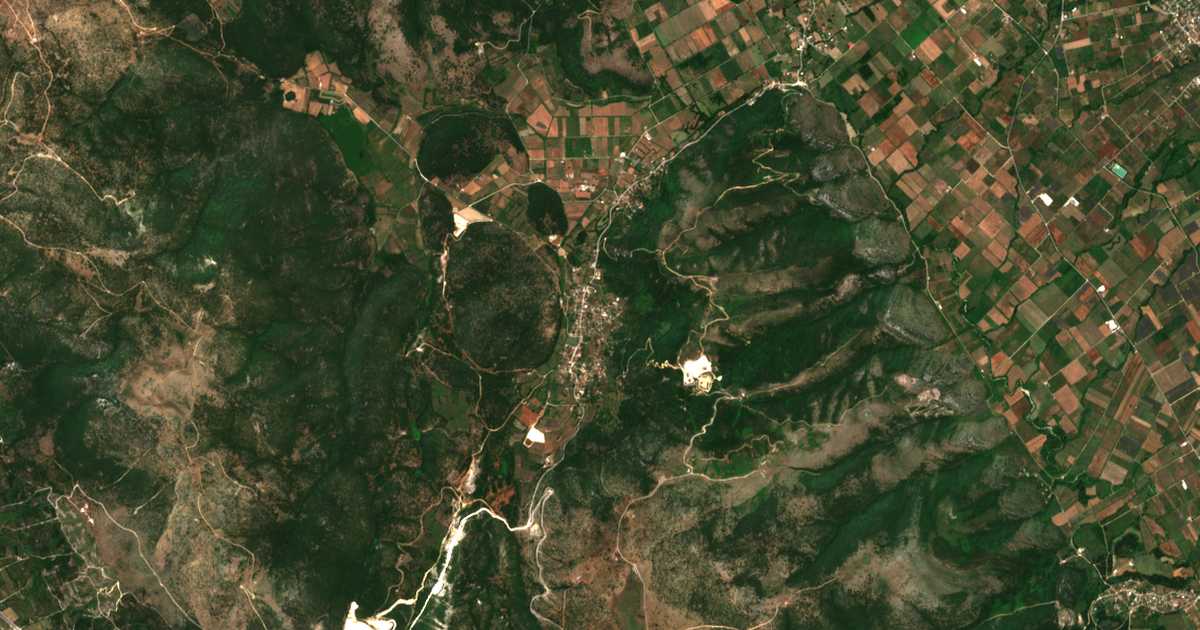 Satellitenkarte von Karvounárion