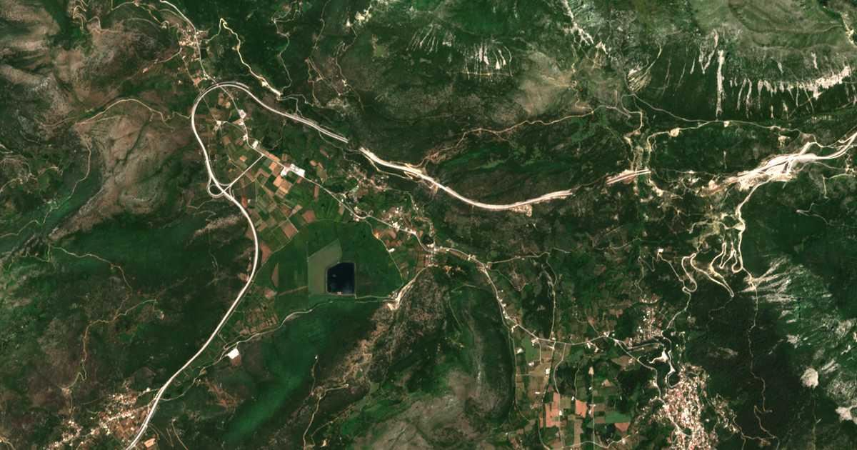 Satellitenkarte von Kefalóvryson