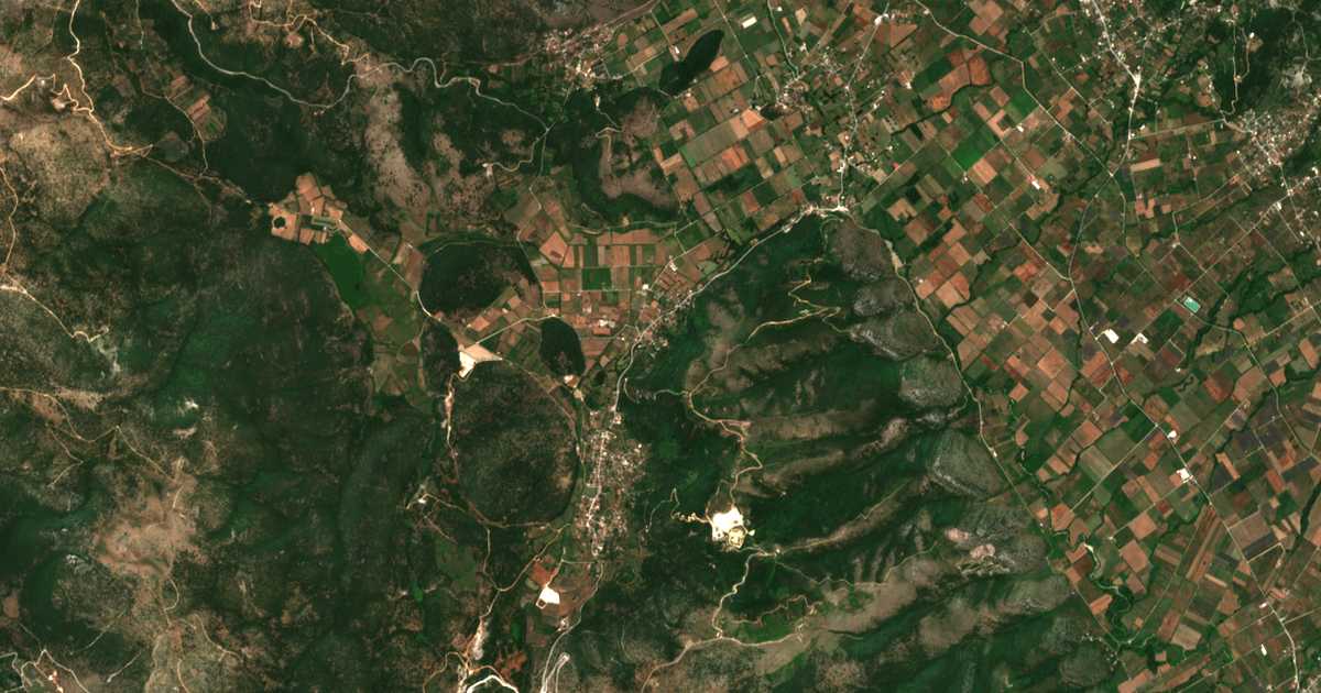 Satellitenkarte von Kyrá Panagiá